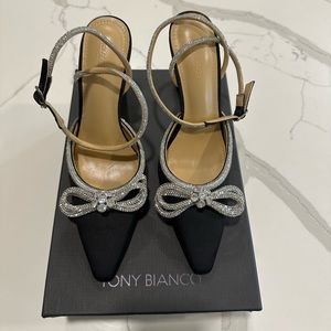 Black Tony Bianco Pumps